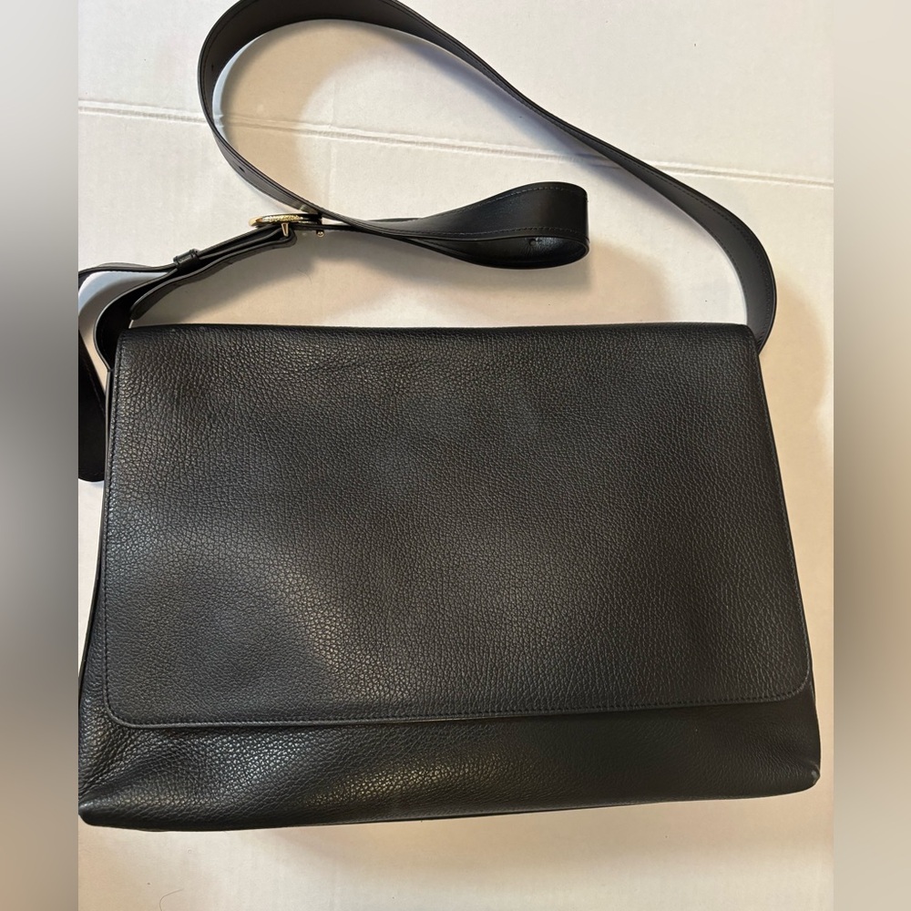 Cuyana Black Leather Crossbody Bag with Flap Magnetic Closure Adjustable Strap